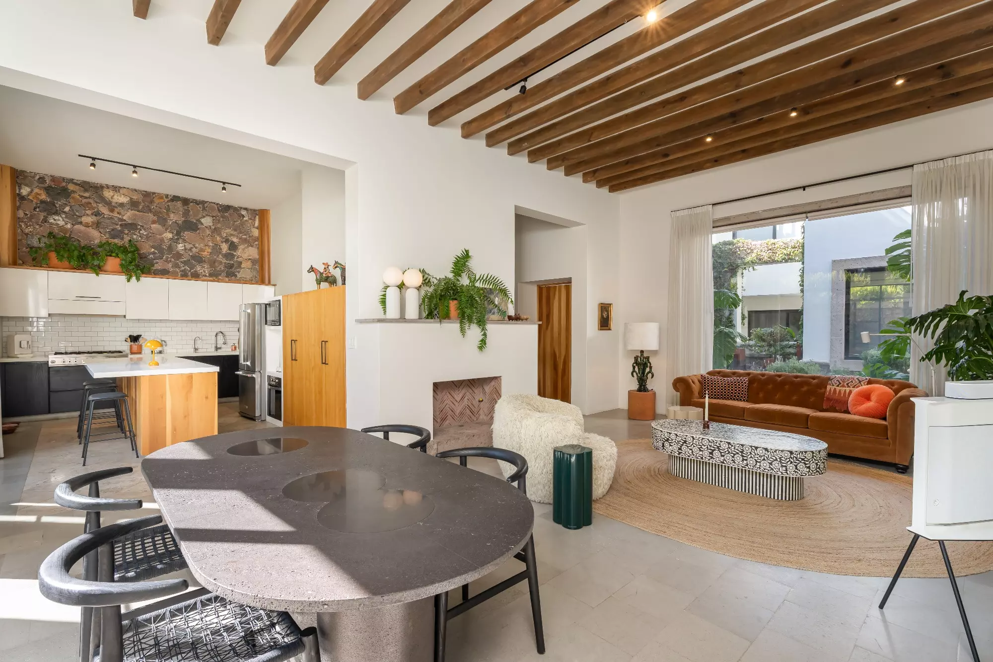 Casa Nómada — San Antonio, San Miguel de Allende — photo 3 — contemporary open-concept living, soaring wooden beams