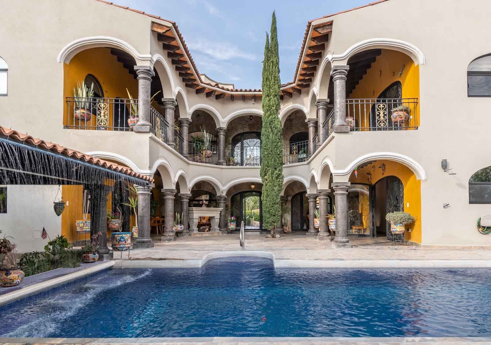 Casa Hacienda del Lago — Los Labradores, San Miguel de Allende — photo 13 — stunning colonial courtyard with resort pool