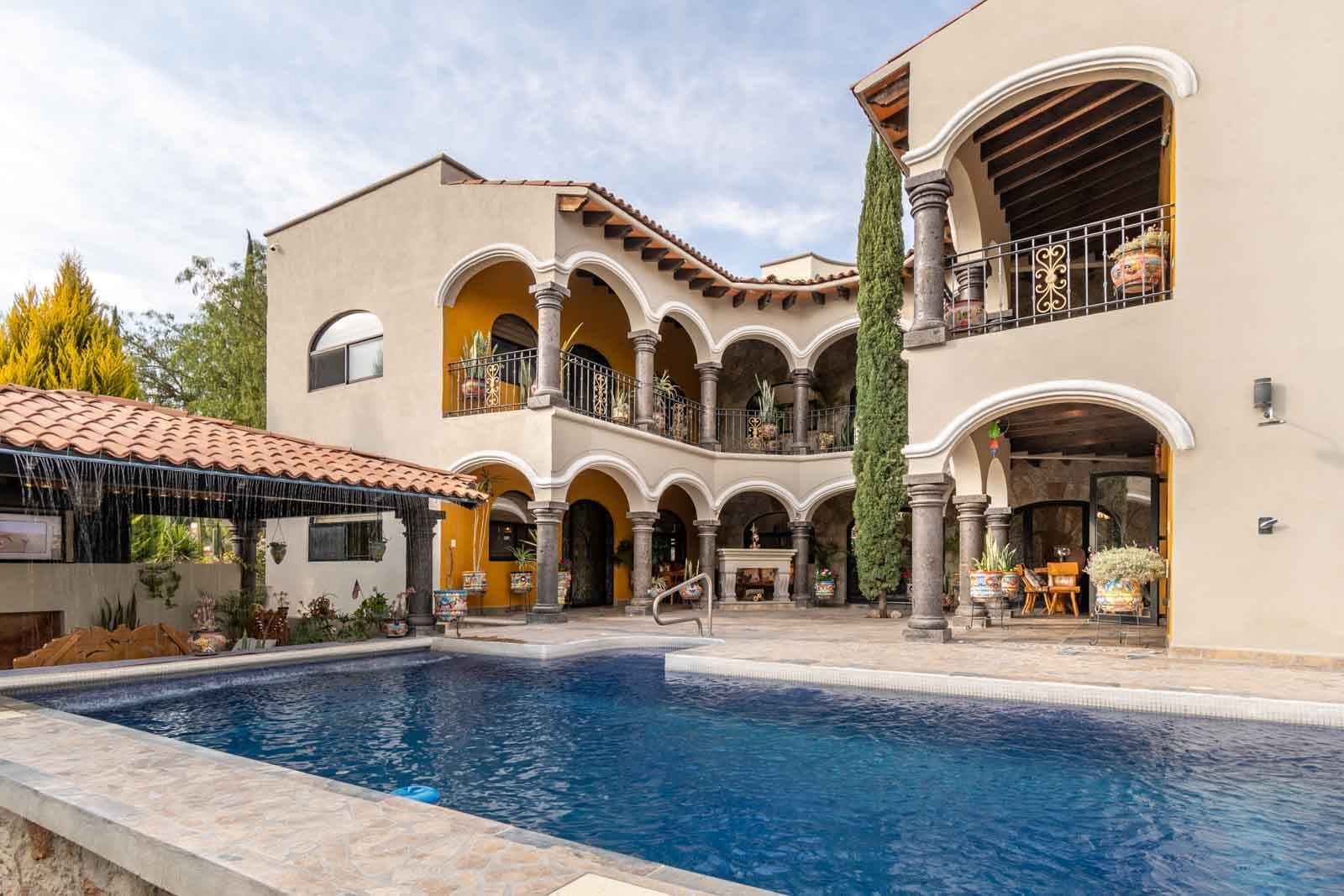 Casa Hacienda del Lago — Los Labradores, San Miguel de Allende — photo 12 — elegant hacienda courtyard, resort-style living