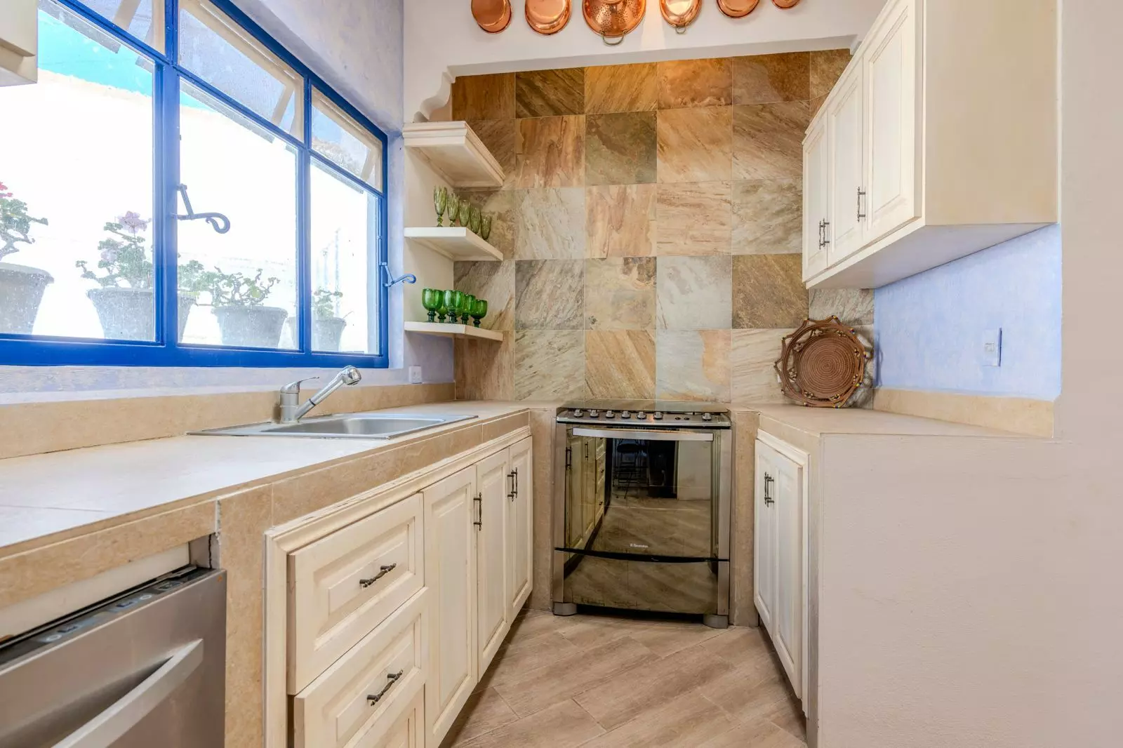 Casa Lenora — Atascadero (Arcos de San Miguel), San Miguel de Allende — photo 13 — luminous kitchen with artisanal tile elegance