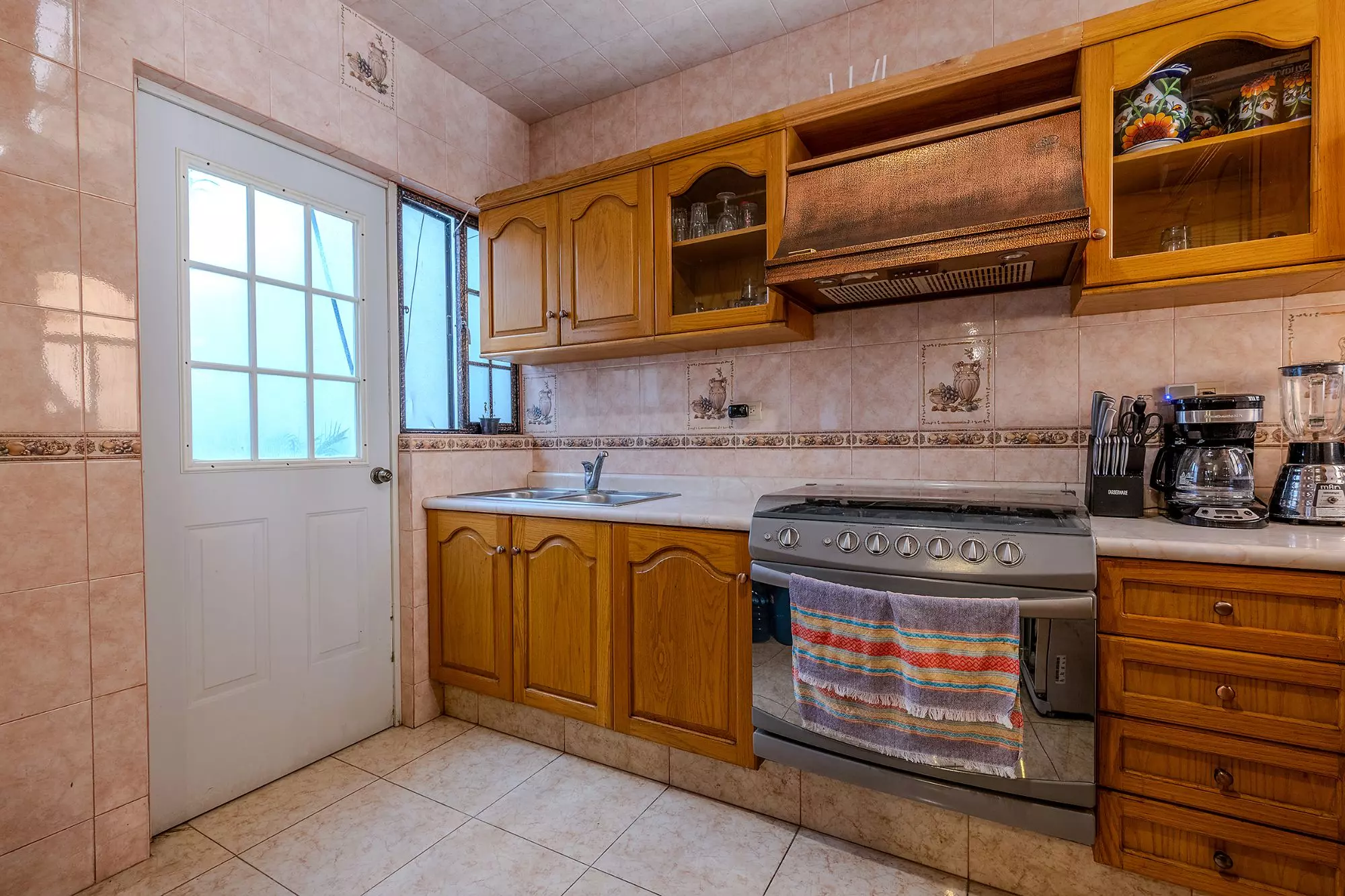 Casa Del Refugio — San Antonio, San Miguel de Allende — photo 10 — charming traditional kitchen, sunlit and spacious