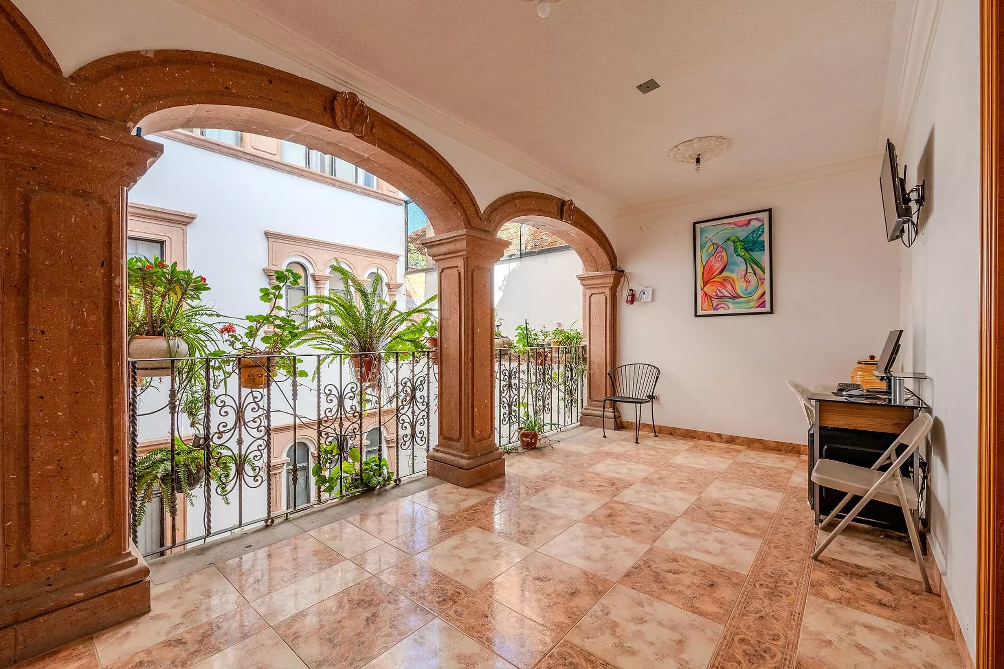 Casa Del Refugio — San Antonio, San Miguel de Allende — photo 17 — elegant terrace with soaring arches