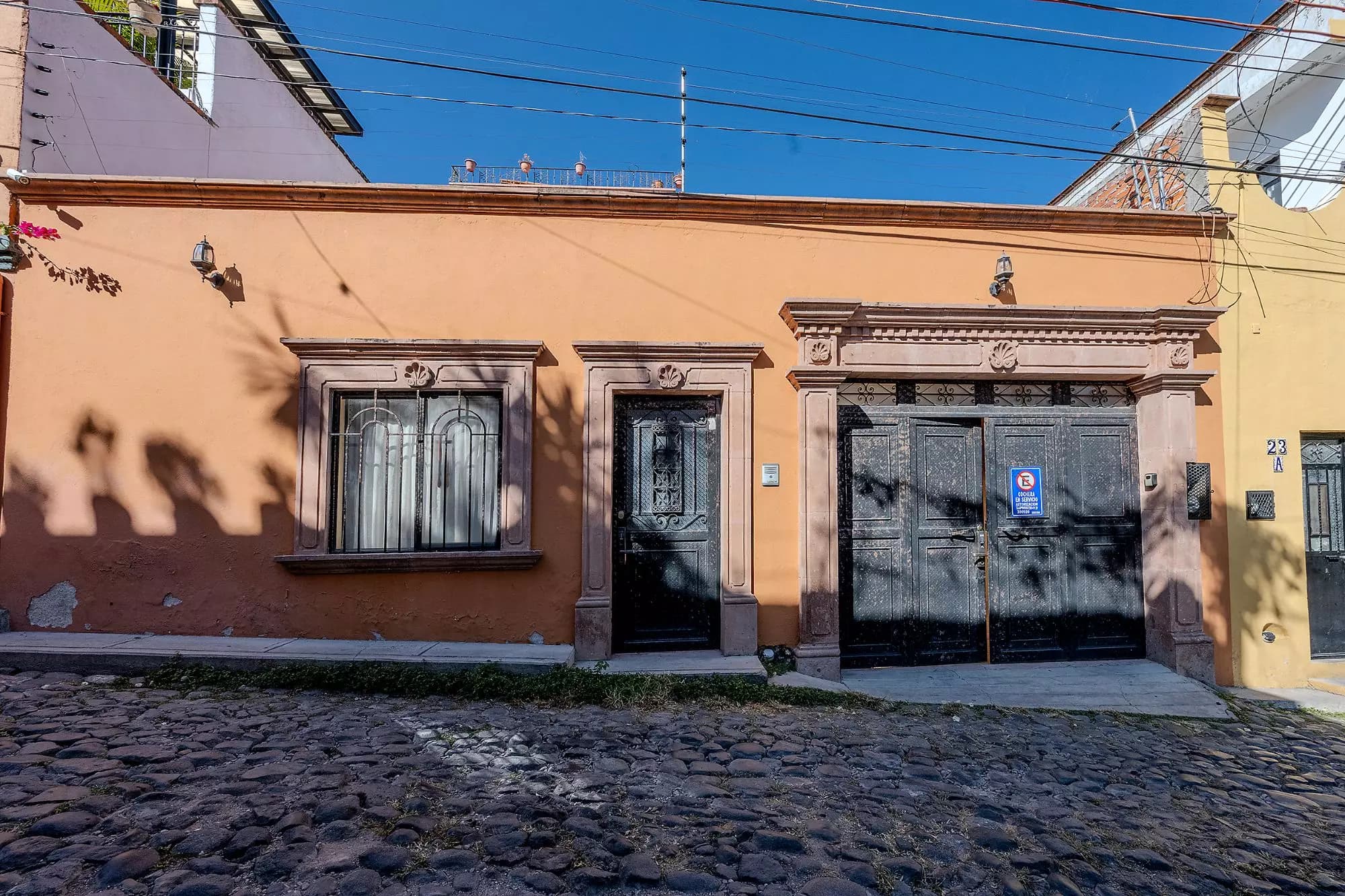 Casa Del Refugio — San Antonio, San Miguel de Allende — photo 3 — charming colonial facade with architectural details
