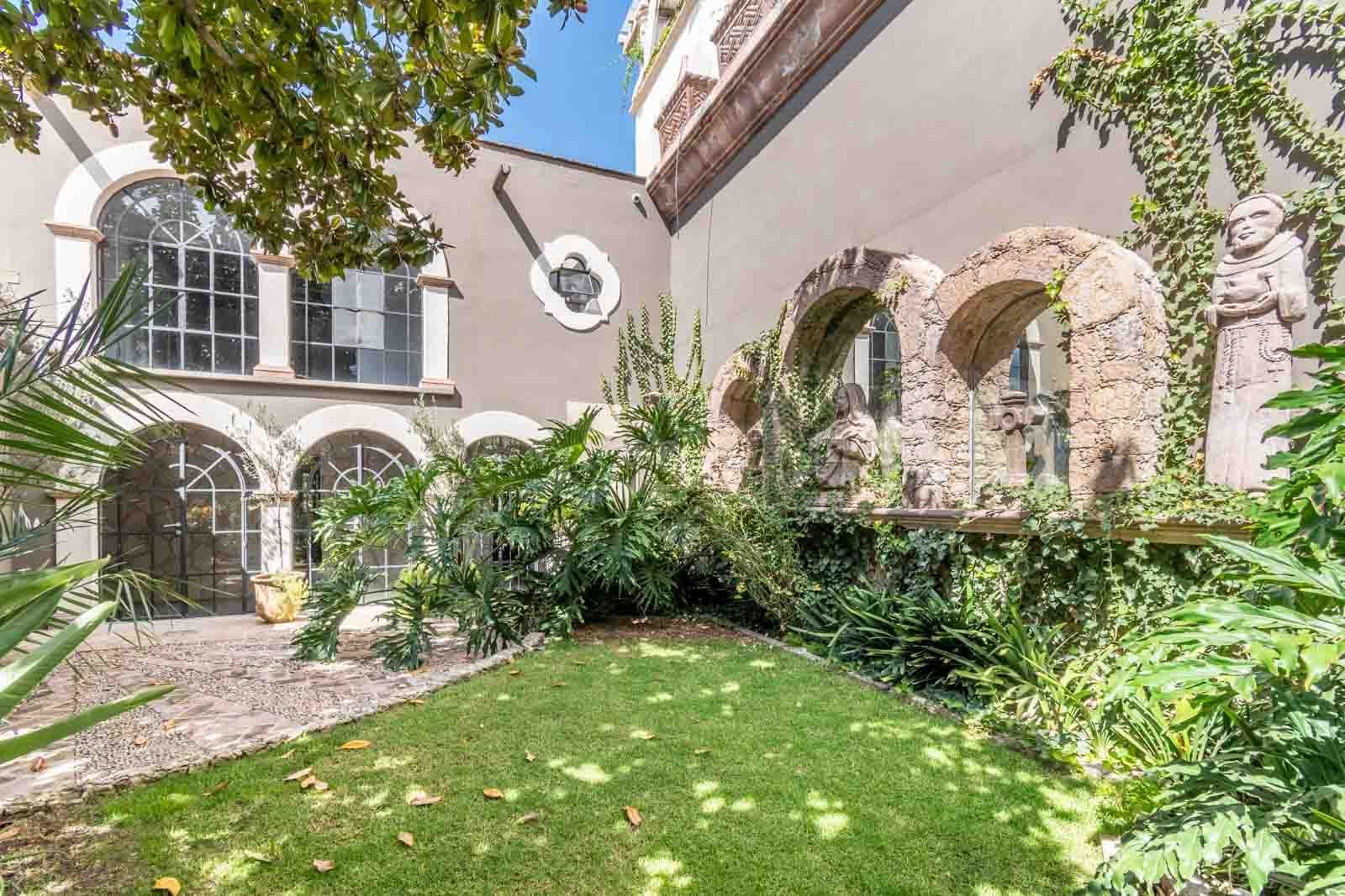 Casa Luz del Sol — Balcones, San Miguel de Allende — photo 12 — enchanting courtyard, historic arches, verdant sanctuary