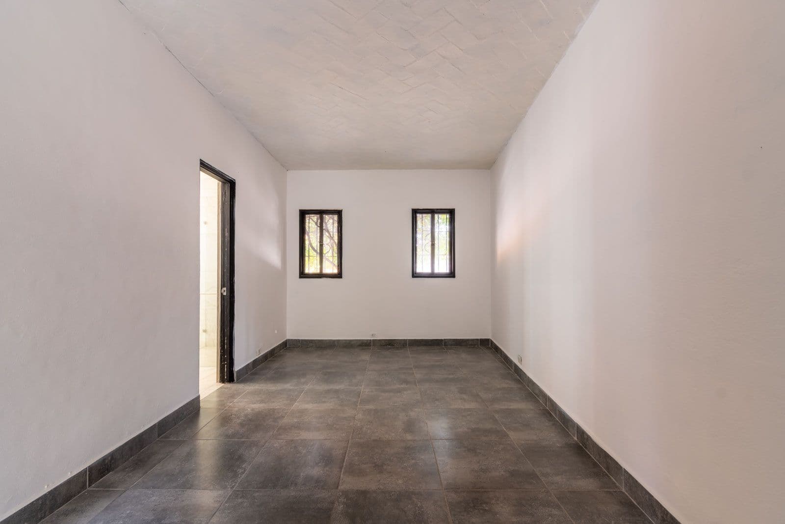 Casa Luz del Sol — Balcones, San Miguel de Allende — photo 14 — bright, versatile room with natural light
