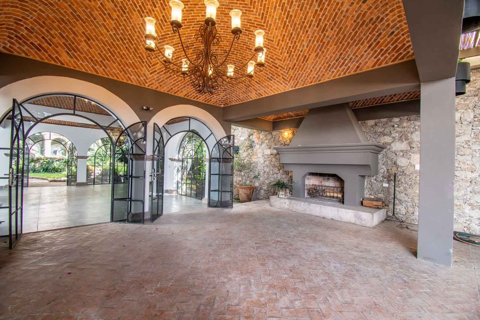 Casa Luz del Sol — Balcones, San Miguel de Allende — photo 3 — soaring brick ceiling, elegant entertaining space