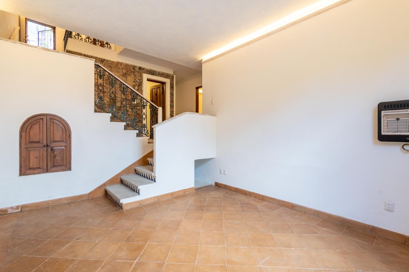 Santo Domingo Condo 3C — Centro, San Miguel de Allende — photo 16 — soaring spaces, rustic charm, architectural character