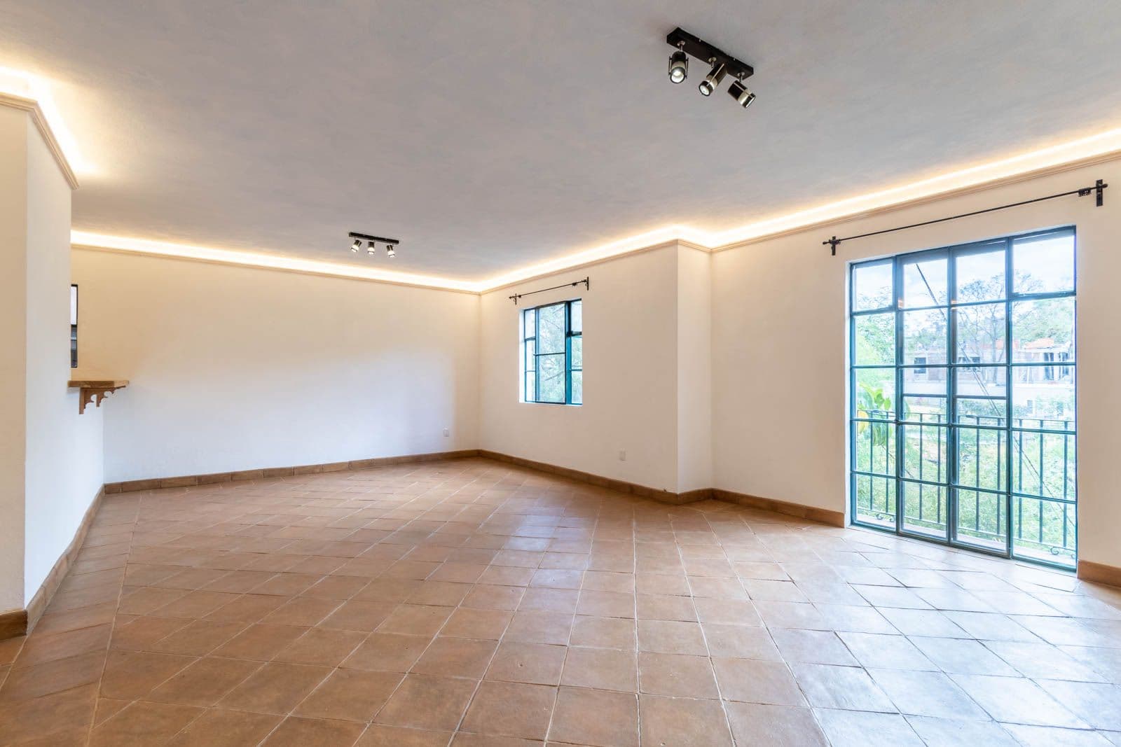 Santo Domingo Condo 3C — Centro, San Miguel de Allende — photo 6 — luminous open living, mountain views