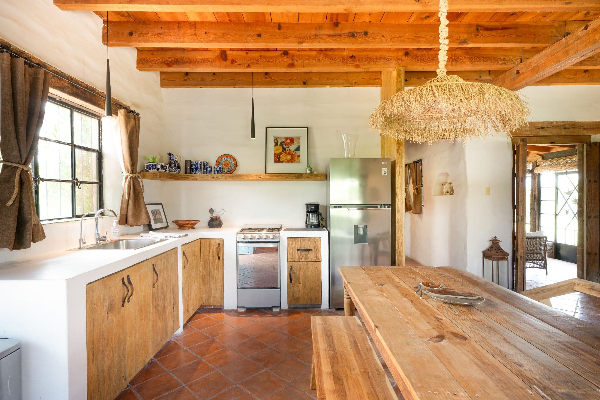 Ranchito Tierra y Cielo — Xote Area, San Miguel de Allende — photo 14 — rustic-chic kitchen with soaring beams