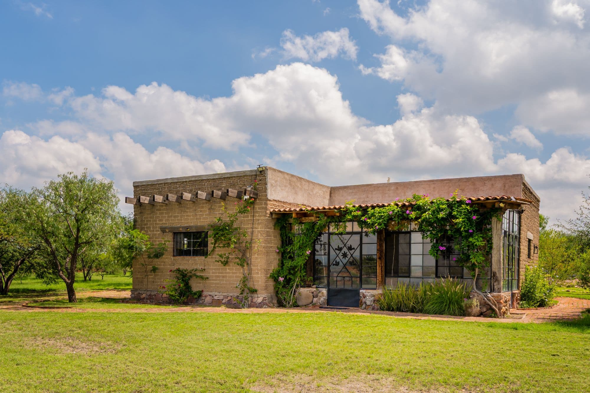Ranchito Tierra y Cielo — Xote Area, San Miguel de Allende — photo 19 — charming brick hacienda with mature gardens