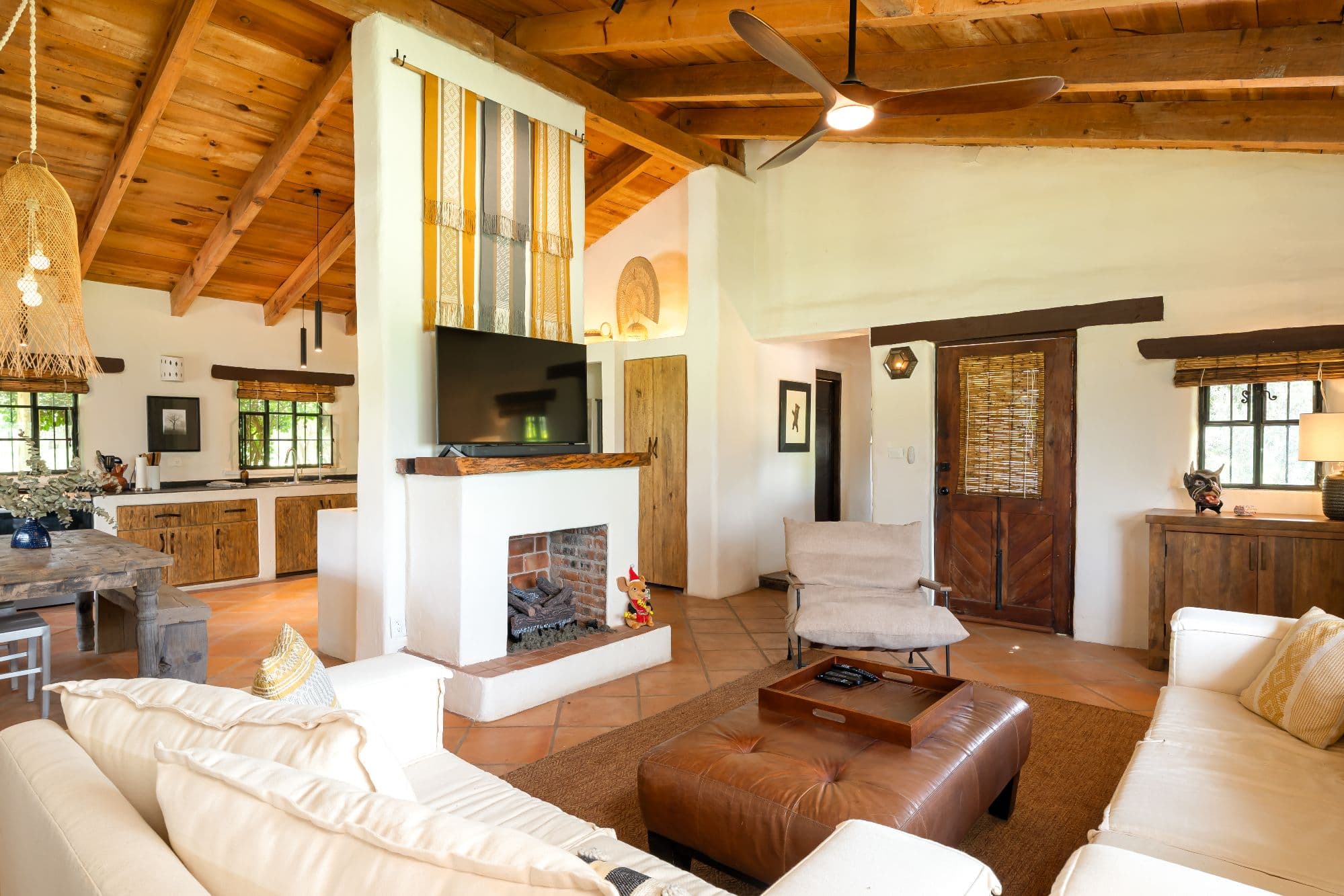 Ranchito Tierra y Cielo — Xote Area, San Miguel de Allende — photo 5 — soaring beams, rustic elegance meets modern comfort