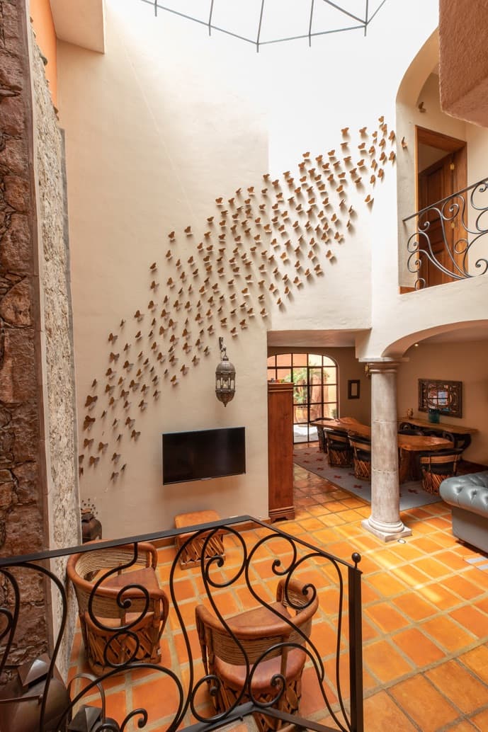 Casa Brillante — San Antonio, San Miguel de Allende — photo 18 — artistic courtyard with soaring ceilings