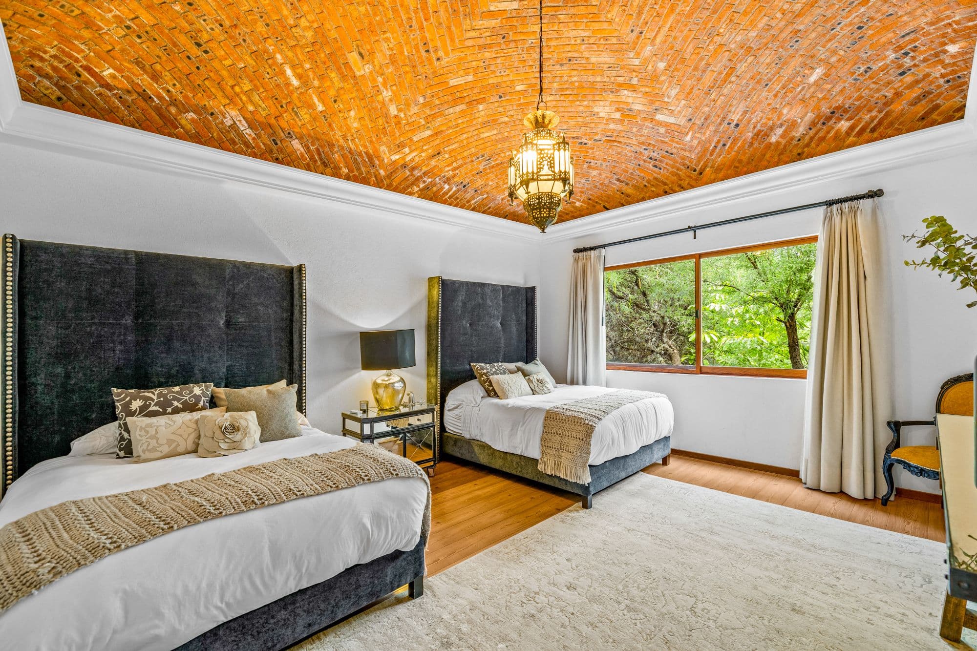 Huizaches Garden — Villa de los Frailes, San Miguel de Allende — photo 21 — stunning dual-bedroom suite, soaring brick ceiling
