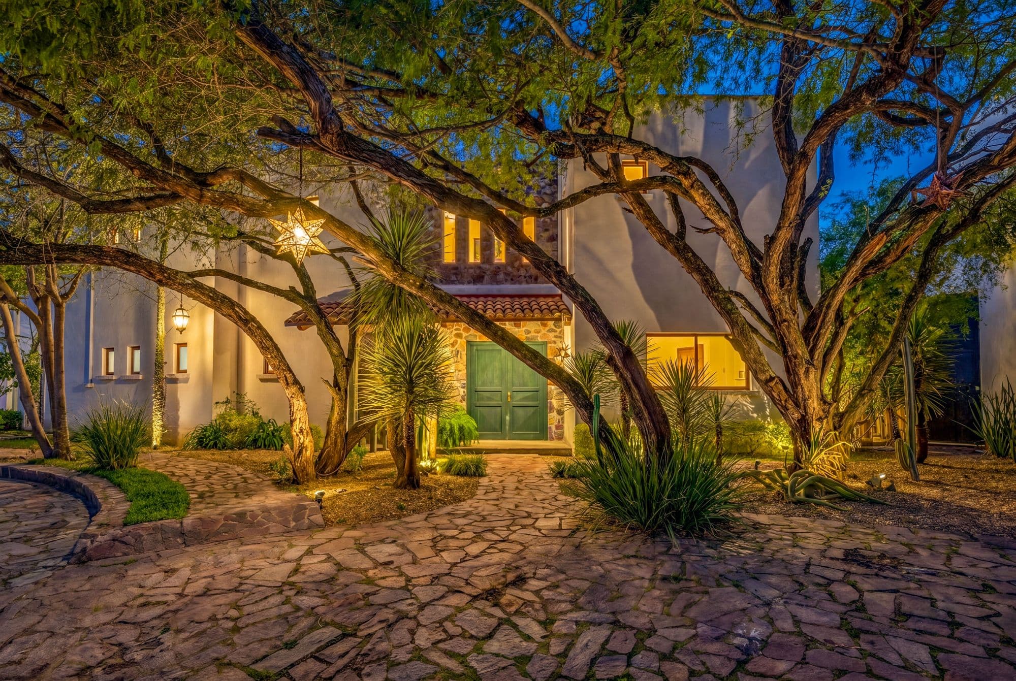 Huizaches Garden — Villa de los Frailes, San Miguel de Allende — photo 29 — enchanting courtyard, mature trees, warm ambiance