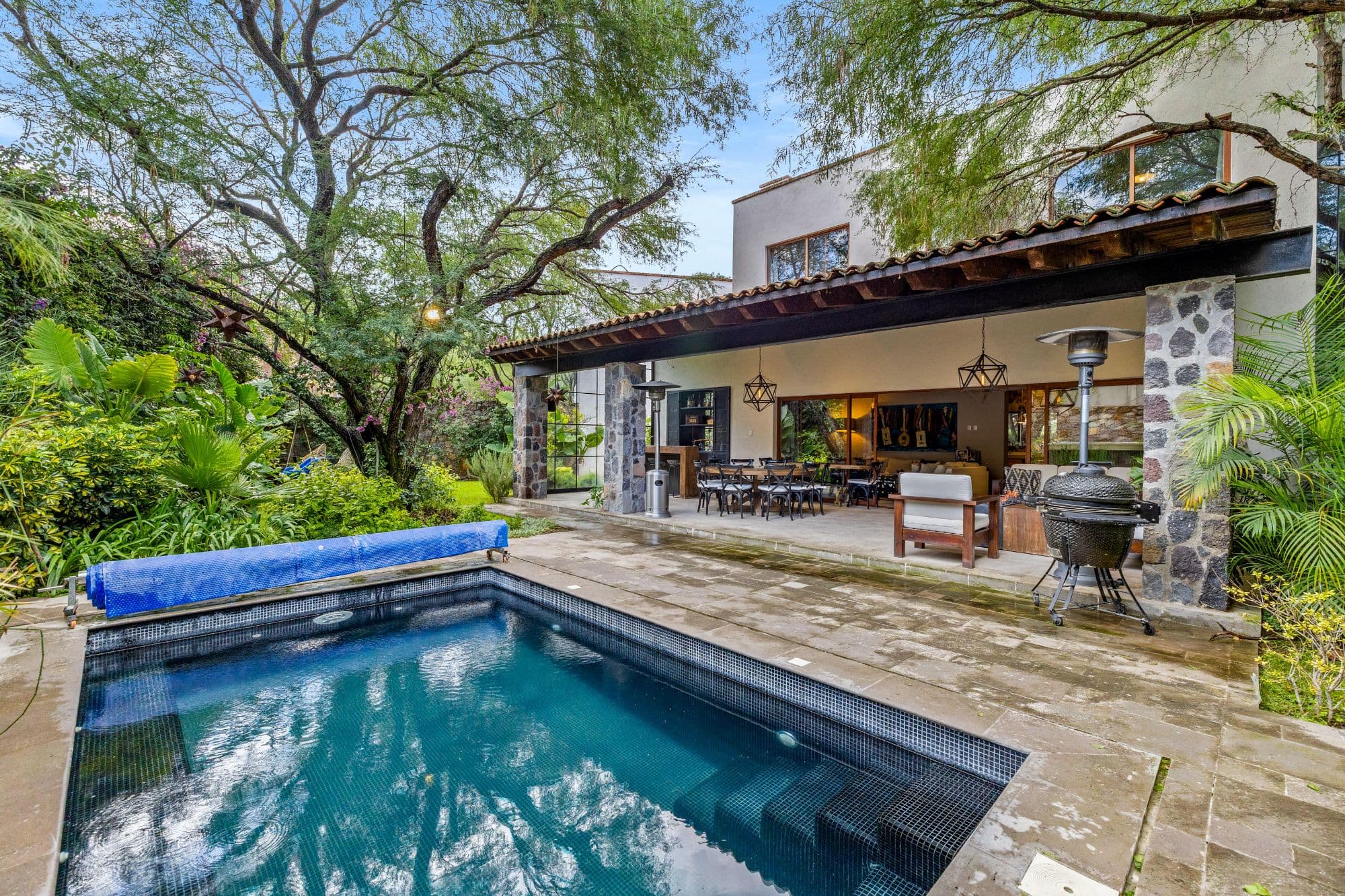 Huizaches Garden — Villa de los Frailes, San Miguel de Allende — photo 11 — serene poolside living, lush tropical oasis