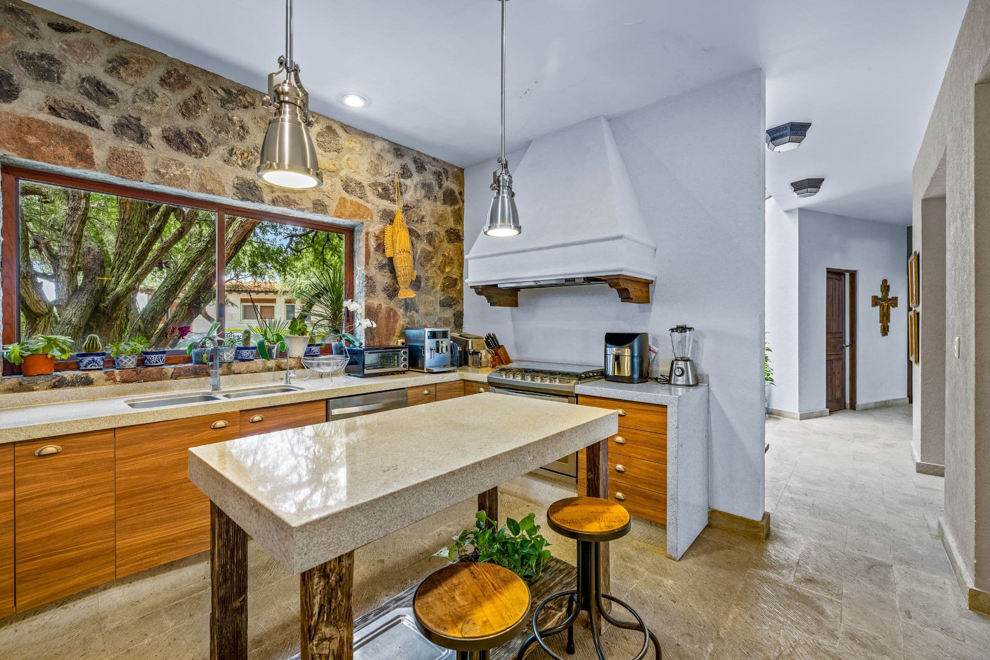 Huizaches Garden — Villa de los Frailes, San Miguel de Allende — photo 7 — rustic charm meets contemporary elegance