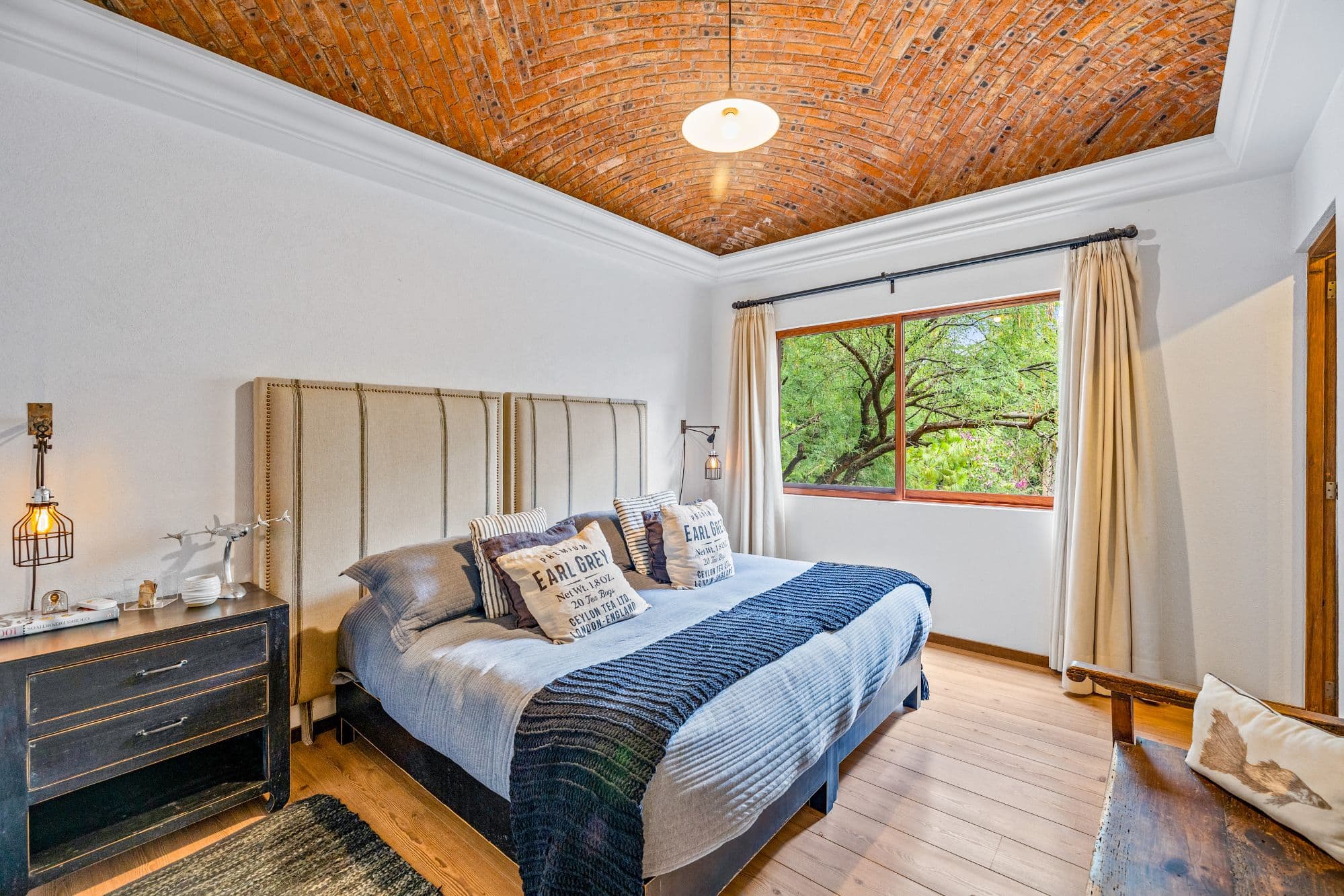 Huizaches Garden — Villa de los Frailes, San Miguel de Allende — photo 24 — luminous master suite with architectural charm