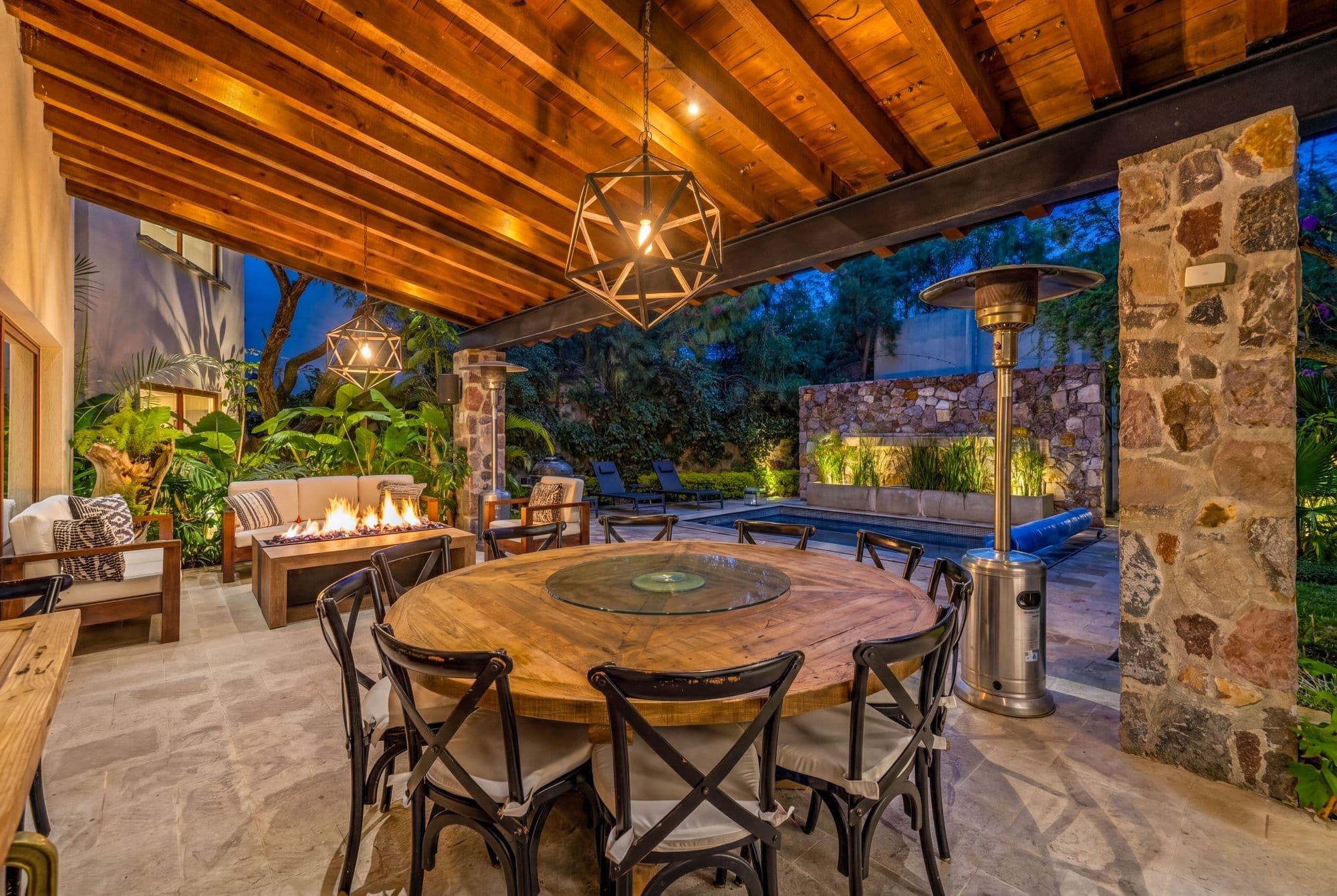 Huizaches Garden — Villa de los Frailes, San Miguel de Allende — photo 27 — twilight entertaining oasis with fireplace