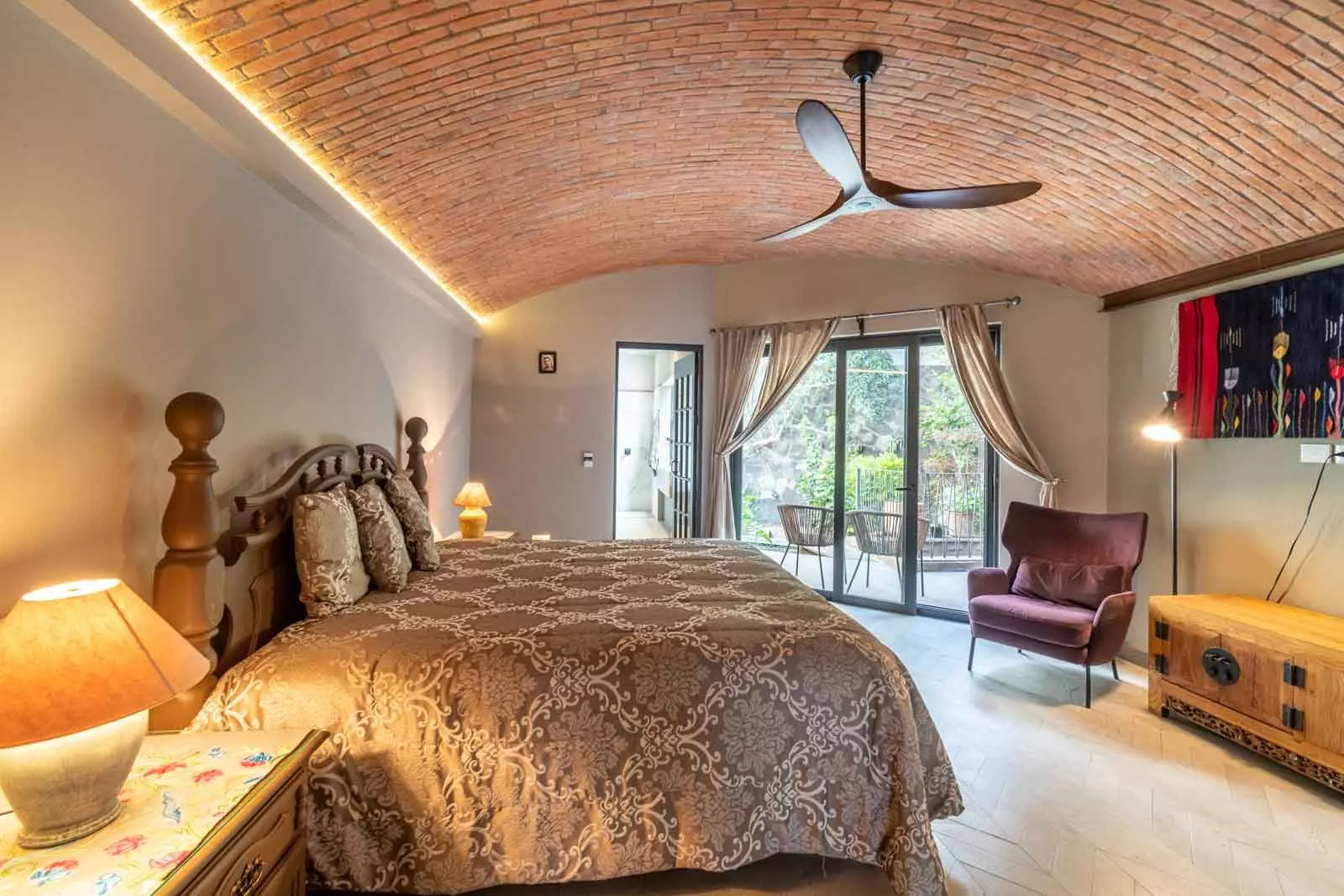 Casa Lumina — Ojo de Agua, San Miguel de Allende — photo 14 — luminous master suite, architectural elegance