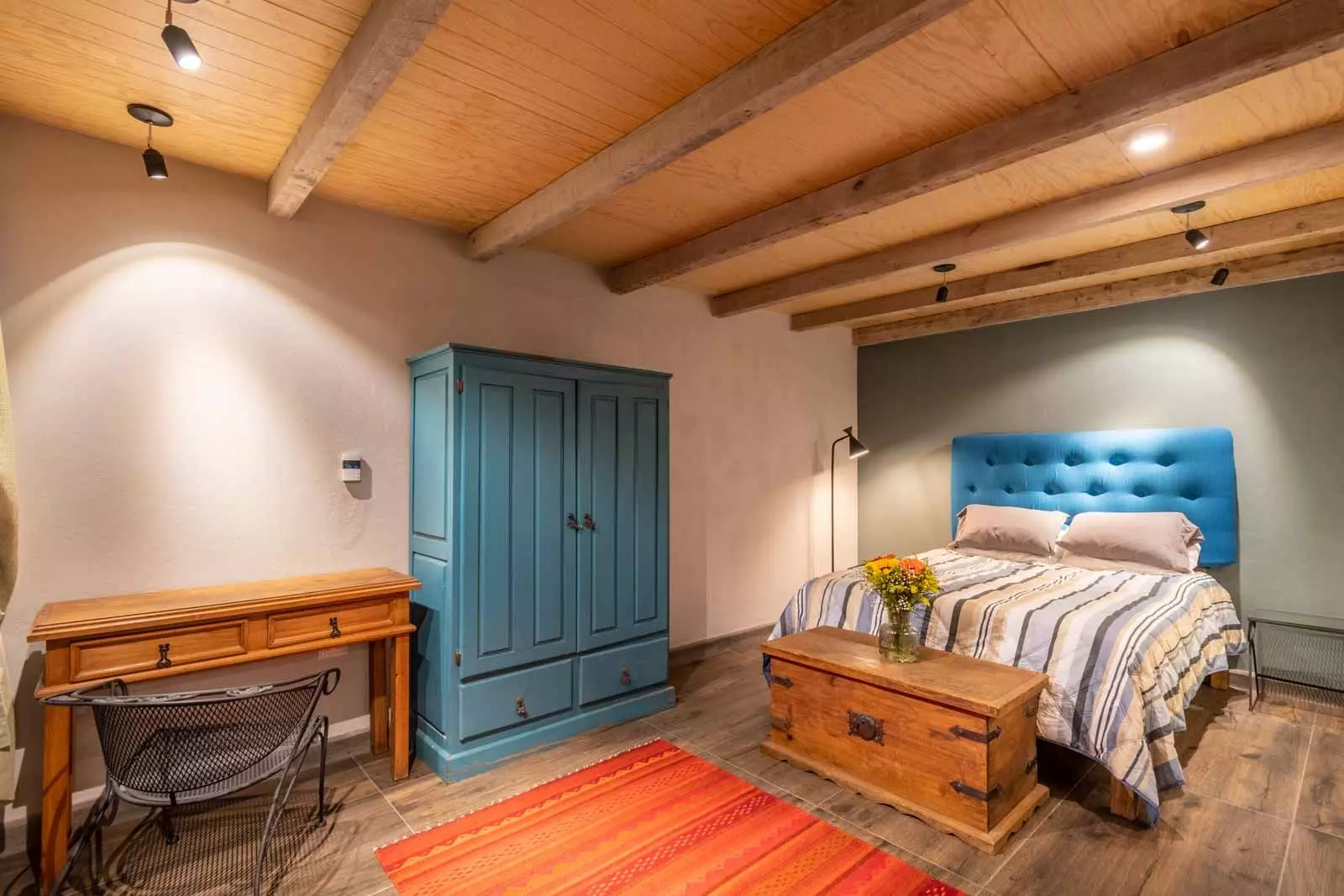 Casa Lúmina — Ojo de Agua, San Miguel de Allende — photo 6 — rustic elegance meets contemporary comfort