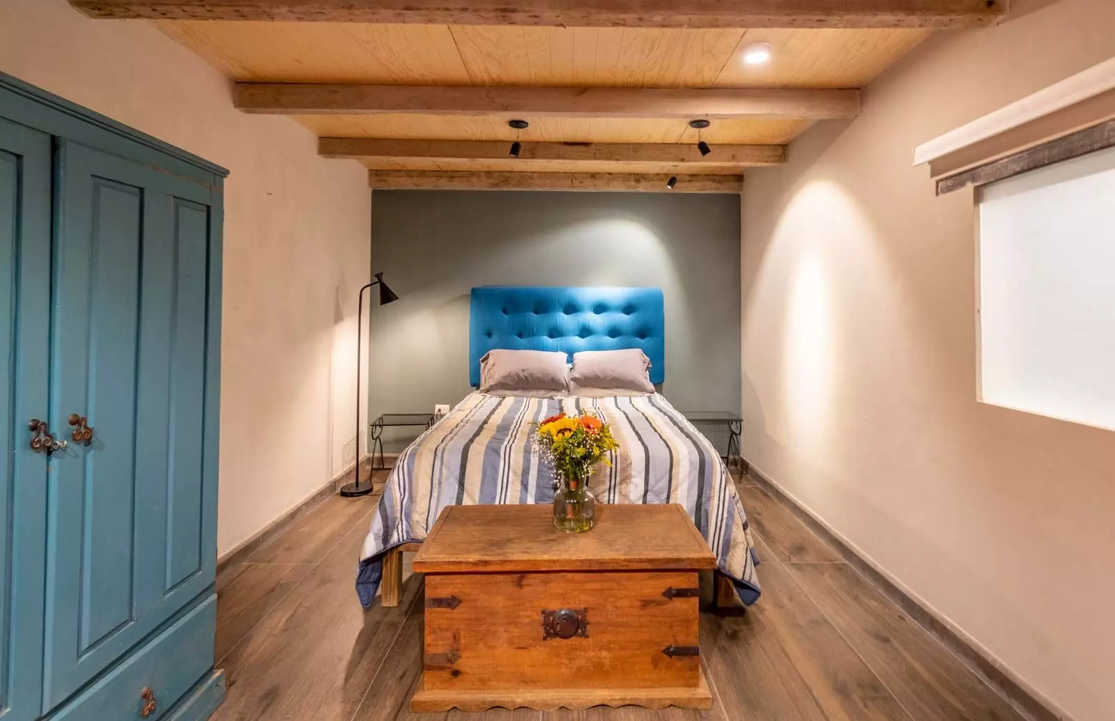 Casa Lúmina — Ojo de Agua, San Miguel de Allende — photo 7 — serene bedroom with architectural character