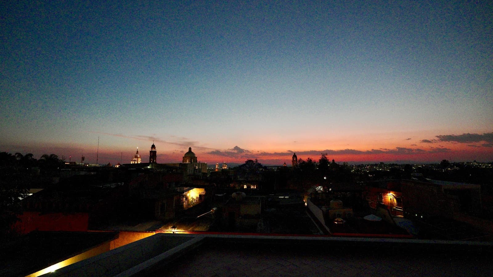 Nuñes Lofts / Loft 5 — Centro, San Miguel de Allende — photo 4 — enchanting sunset views, architectural splendor