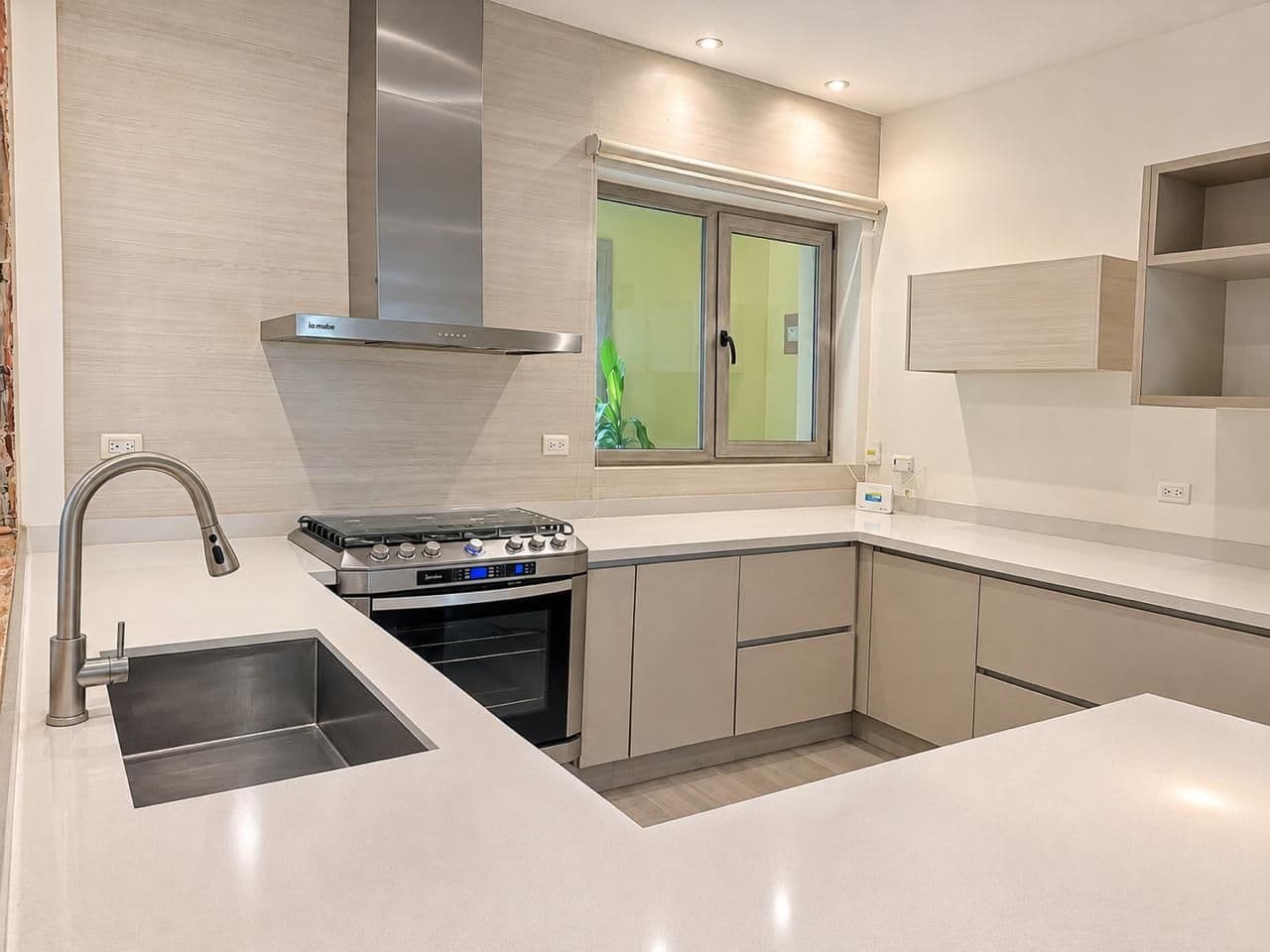 Departamento El Caracol D-4 — Caracol, San Miguel de Allende — photo 10 — contemporary kitchen, luminous and elegantly appointed