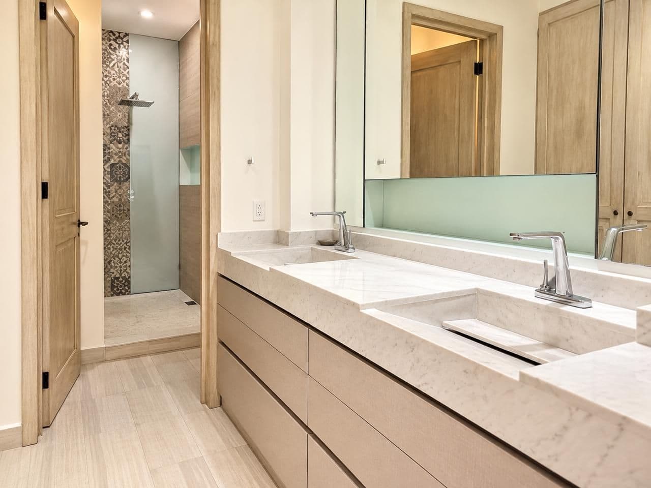 Departamento El Caracol D-4 — Caracol, San Miguel de Allende — photo 4 — spa-like master bath with dual vanities