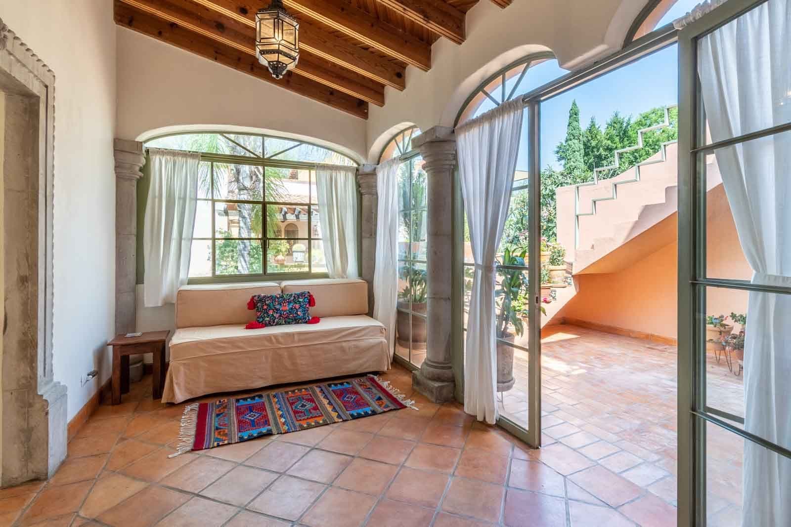Secret Garden — San Antonio, San Miguel de Allende — photo 16 — luminous bedroom with authentic colonial charm