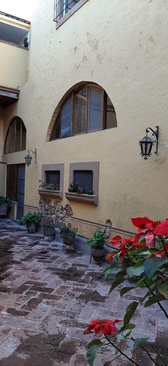 Casona Madero — Centro, San Miguel de Allende — photo 5 — charming courtyard with authentic architectural details