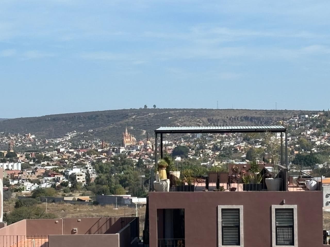 Barrio Santo PH — Barrio Santo, San Miguel de Allende — photo 16 — panoramic city vistas, contemporary rooftop elegance
