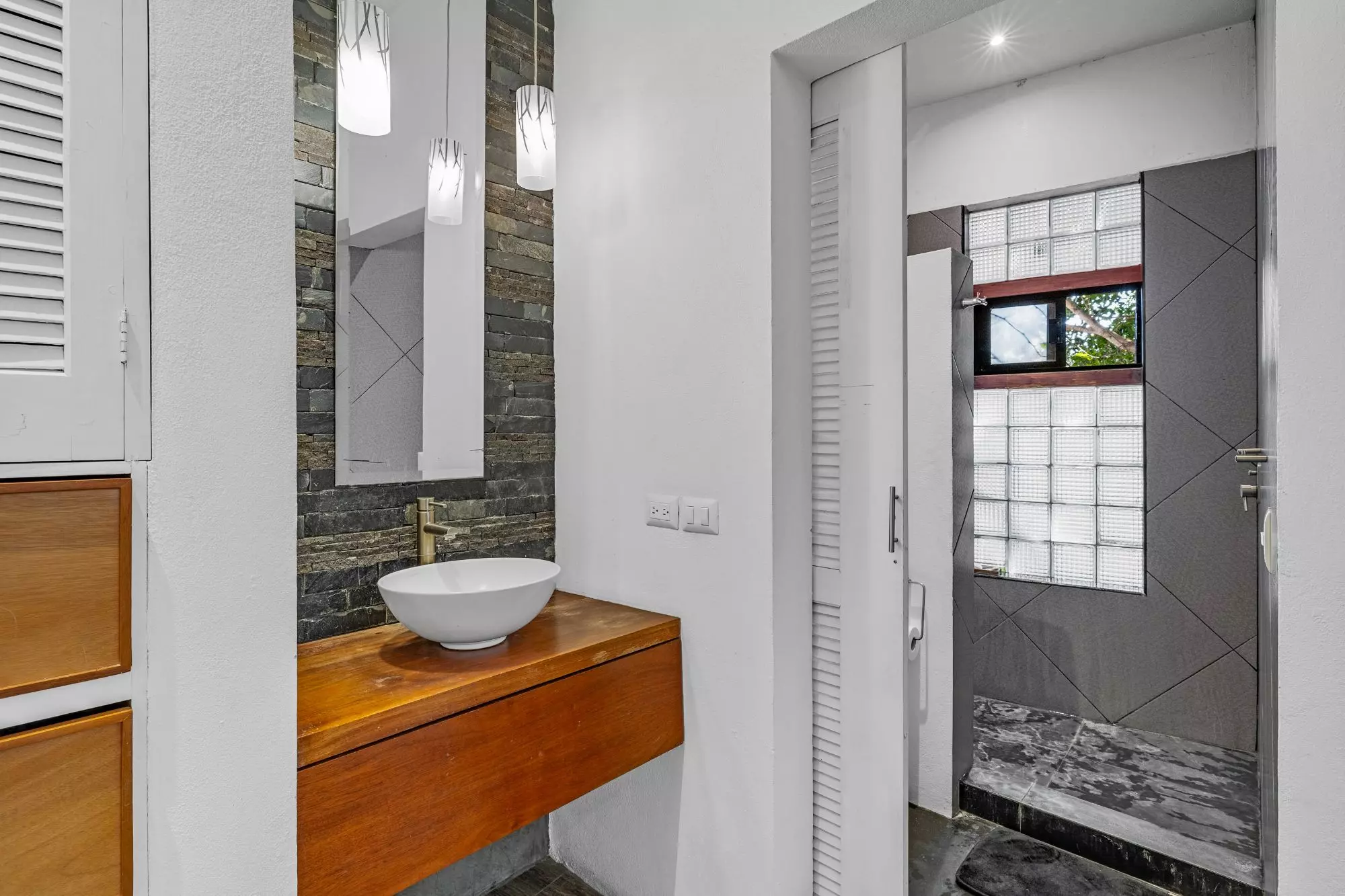 Casa Entre Arboles — San Antonio, San Miguel de Allende — photo 22 — contemporary spa-inspired master bath