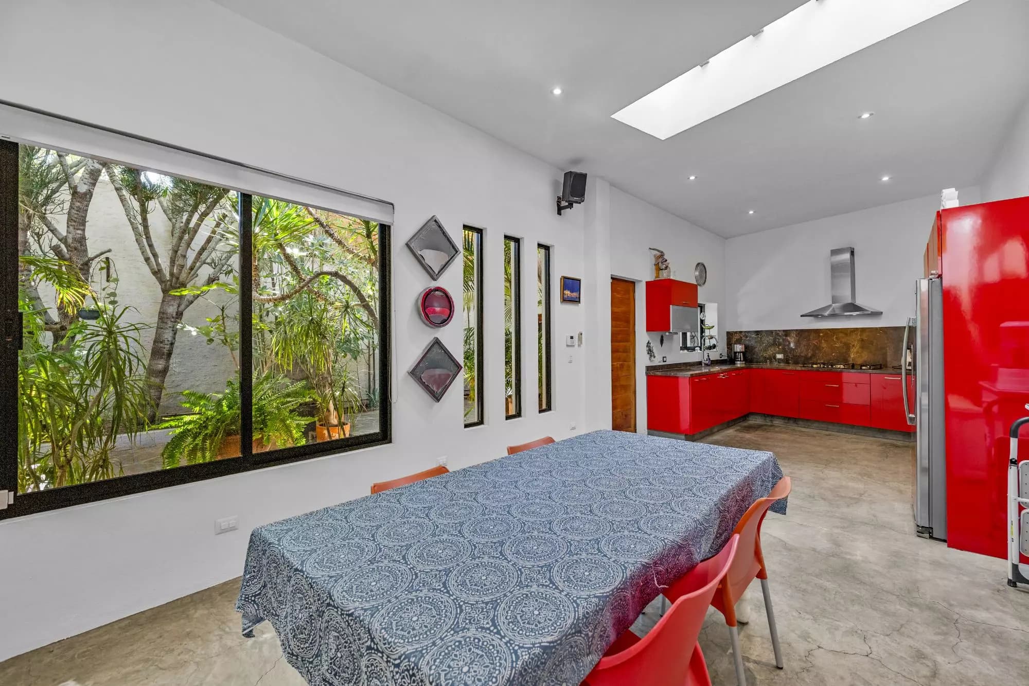 Casa Entre Arboles — San Antonio, San Miguel de Allende — photo 13 — vibrant kitchen with garden views