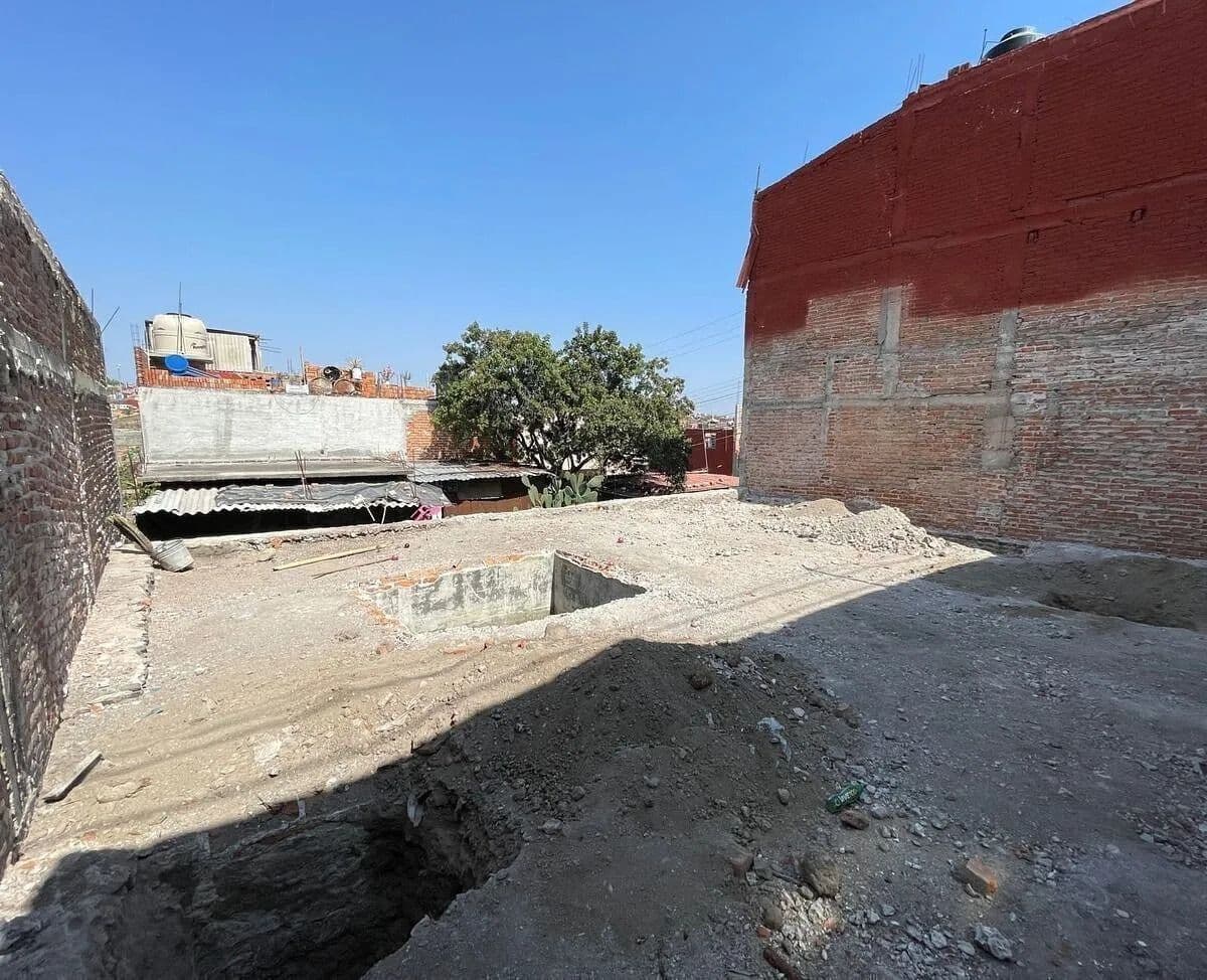 Lote Purísima — San Antonio, San Miguel de Allende — photo 11 — expansive courtyard with authentic character