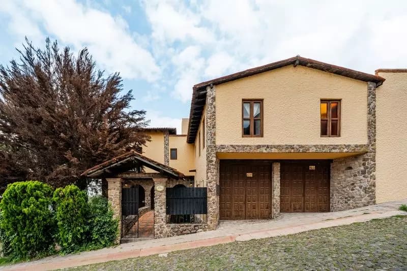 La Casona de Montitlan — Balcones, San Miguel de Allende — photo 2 — charming hacienda with stone details