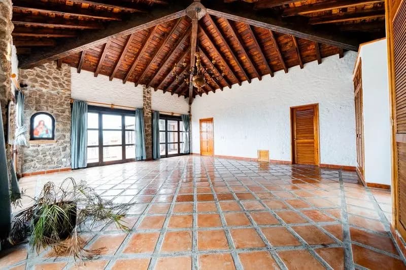 La Casona de Montitlan — Balcones, San Miguel de Allende — photo 10 — soaring timber beams, authentic terracotta floors
