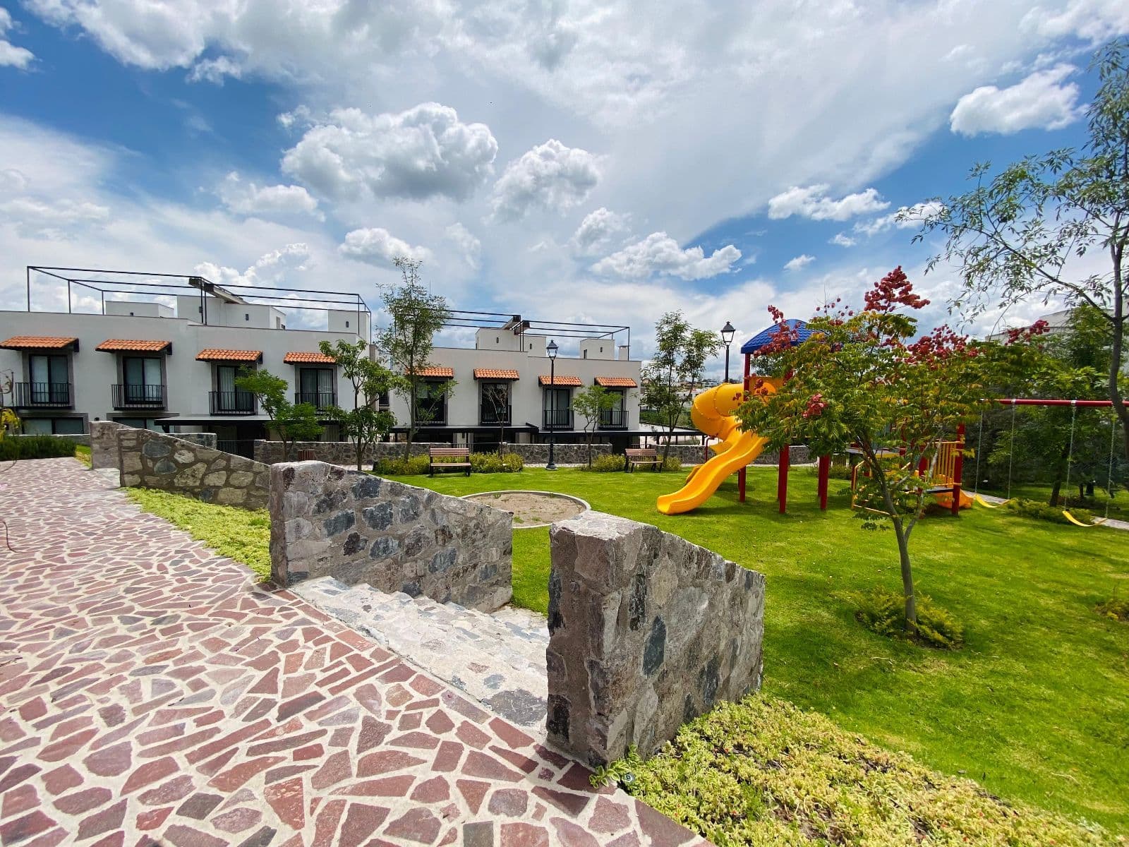 CONDOMINIO MONTECARLO LANTANA