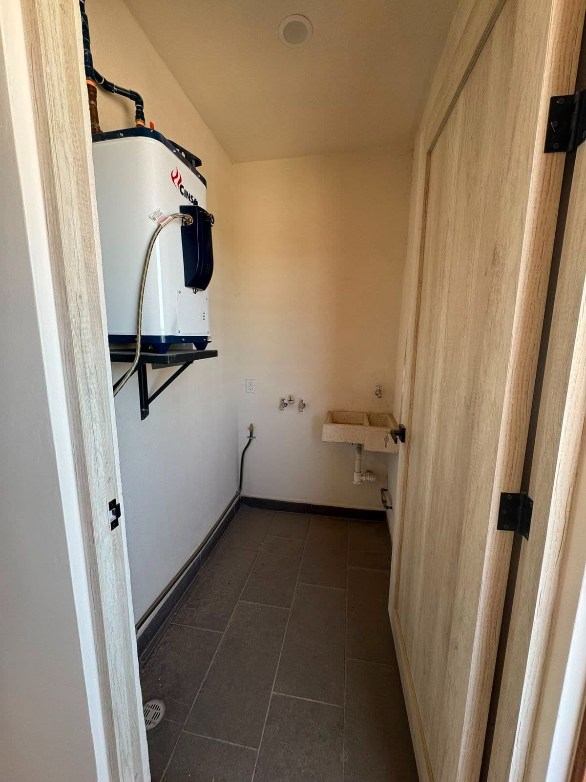 CONDOMINIO MONTECARLO LANTANA — Zirándaro, San Miguel de Allende — photo 17 — utility room with modern amenities