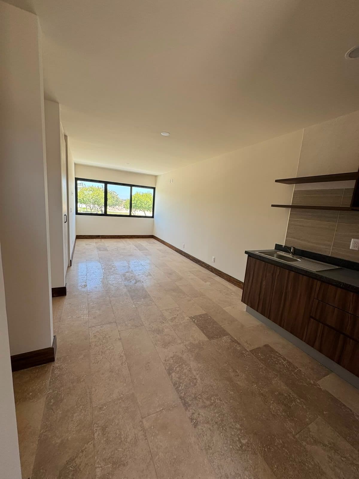 CONDOMINIO MONTECARLO LANTANA — Zirándaro, San Miguel de Allende — photo 3 — bright, modern kitchen with natural light