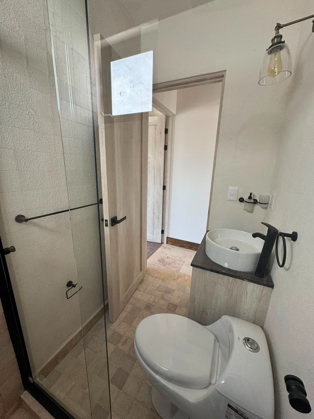 CONDOMINIO MONTECARLO LANTANA — Zirándaro, San Miguel de Allende — photo 12 — contemporary spa-inspired ensuite bathroom