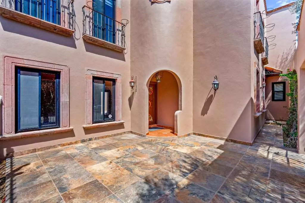 Casa Fuente Del Sol — Balcones, San Miguel de Allende — photo 3 — sun-drenched courtyard, authentic colonial charm