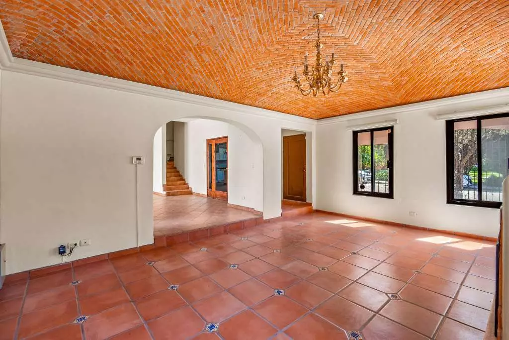 Casa Fuente Del Sol — Balcones, San Miguel de Allende — photo 6 — soaring brick ceilings, luminous saltillo floors