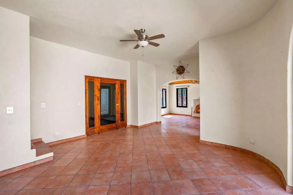 Casa Fuente Del Sol — Balcones, San Miguel de Allende — photo 8 — spacious terracotta-floored living area