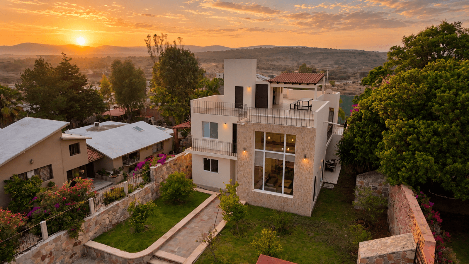 Casa Cortijo — El Cortijo, San Miguel de Allende — photo 2 — golden sunset views, architectural elegance