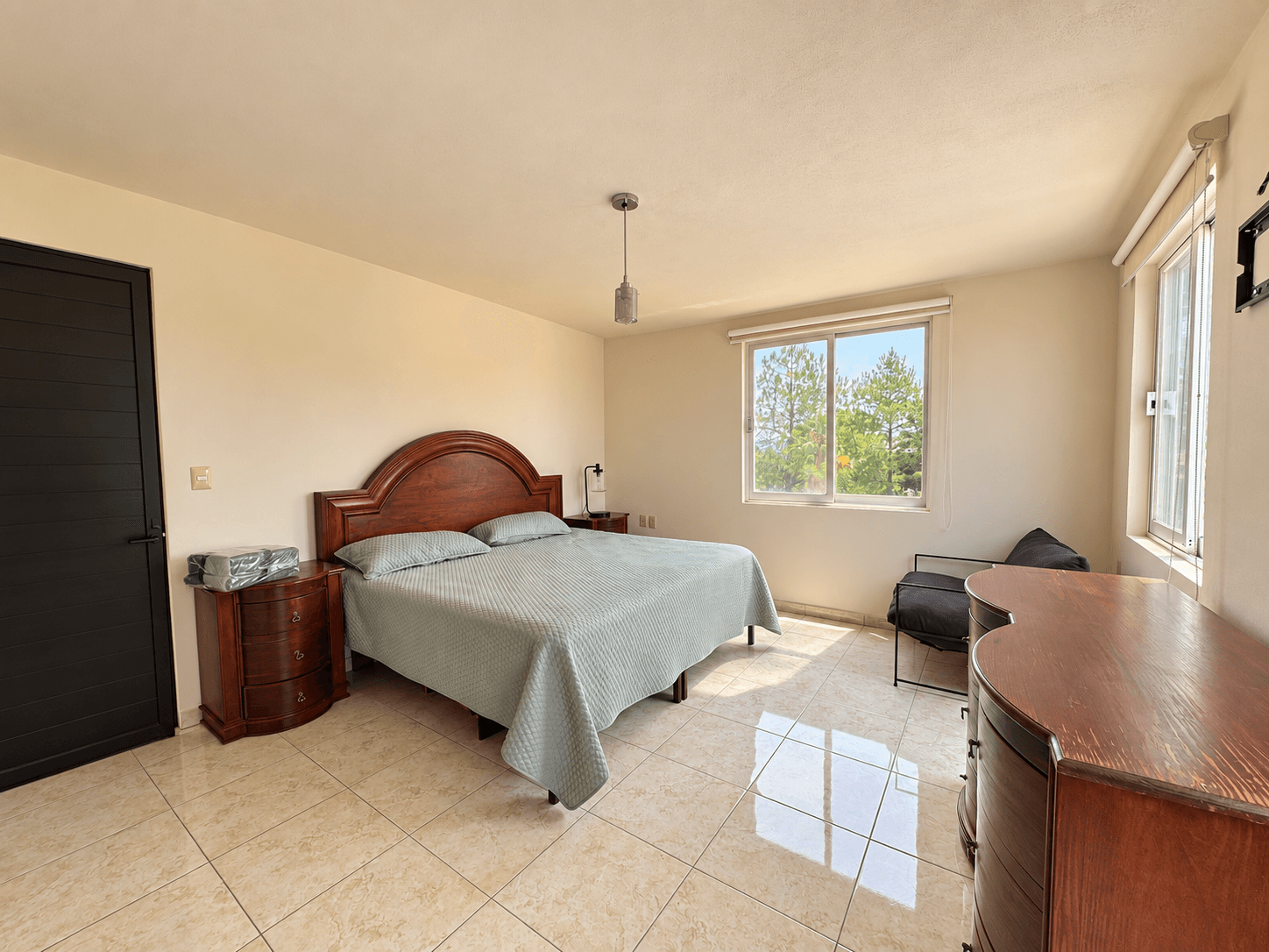 Casa Cortijo — El Cortijo, San Miguel de Allende — photo 10 — luminous master suite, scenic views