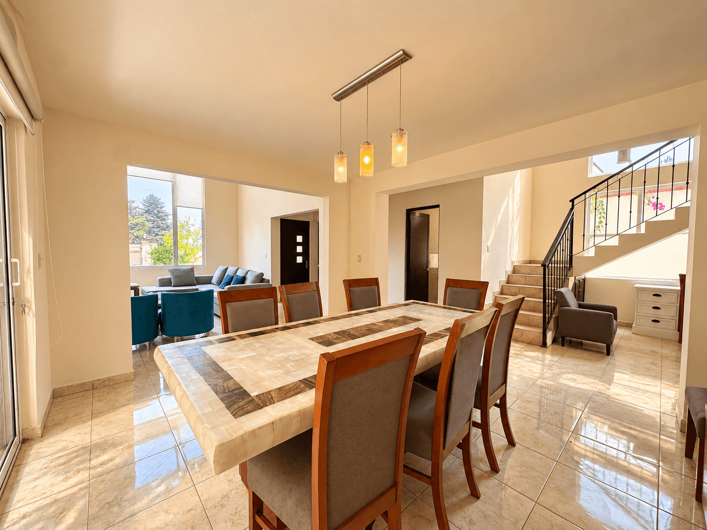 Casa Cortijo — El Cortijo, San Miguel de Allende — photo 7 — luminous open-plan entertaining space