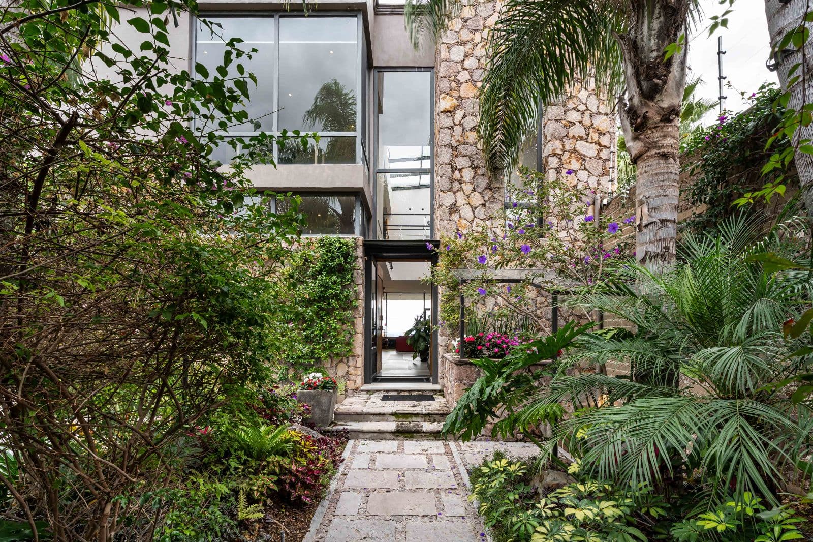 Casa Iluminada — Balcones, San Miguel de Allende — photo 2 — lush courtyard garden, contemporary elegance