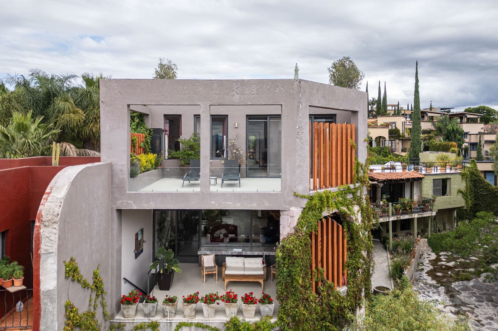 Casa Iluminada — Balcones, San Miguel de Allende — photo 25 — modern elegance meets colonial charm vibrantly