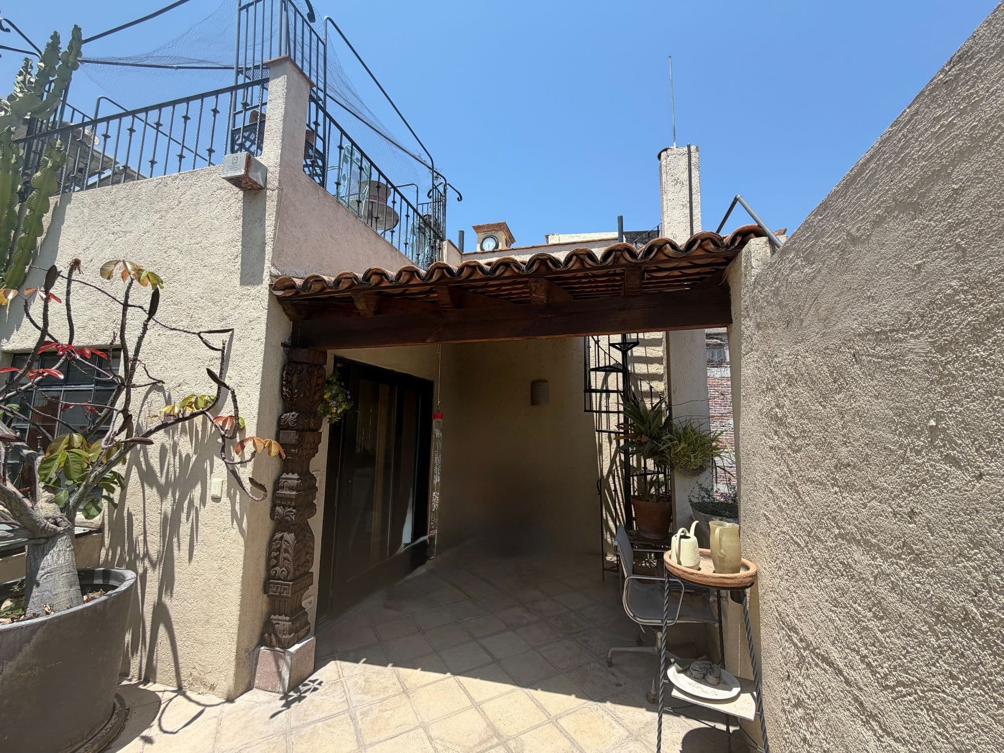 Casa Clinton — Caracol, San Miguel de Allende — photo 20 — charming courtyard with traditional mexican character