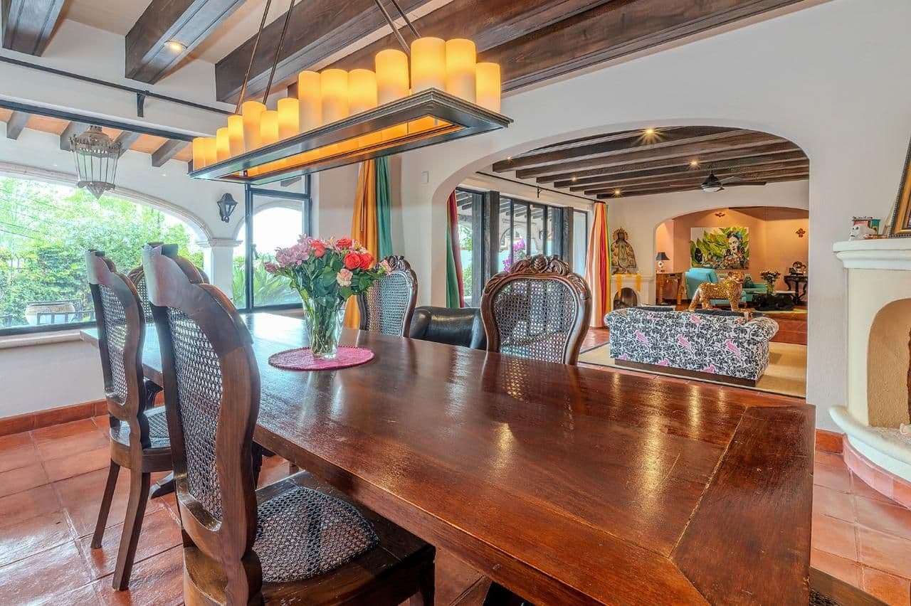 Casa Java — Atascadero (Arcos de San Miguel), San Miguel de Allende — photo 13 — elegant dining with soaring wooden beams